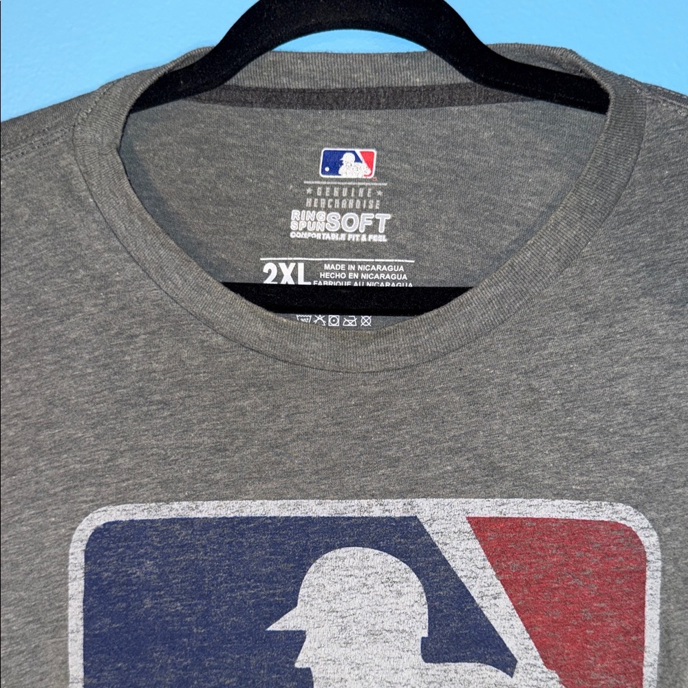 Majestic Gray MLB Graphic Tee - Picture 5 of 5